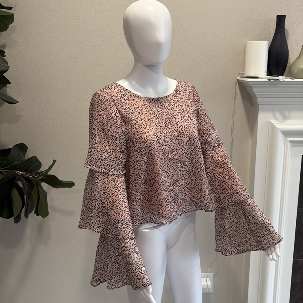 BCBGeneration Tiered Ruffle Bell Sleeve Blouse Size Small Sheer Floral Metallic - Picture 4 of 12